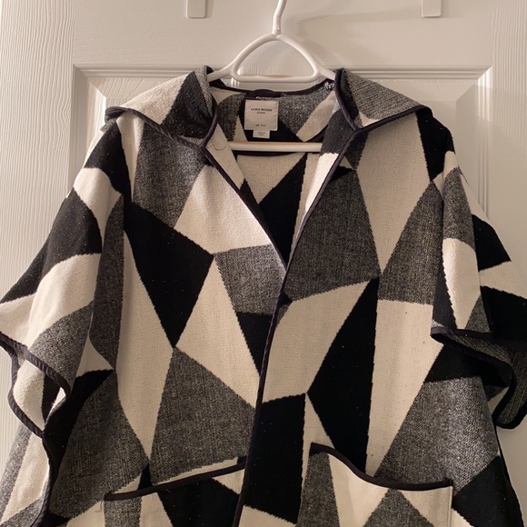 Sweater / poncho - Picture 2 of 3